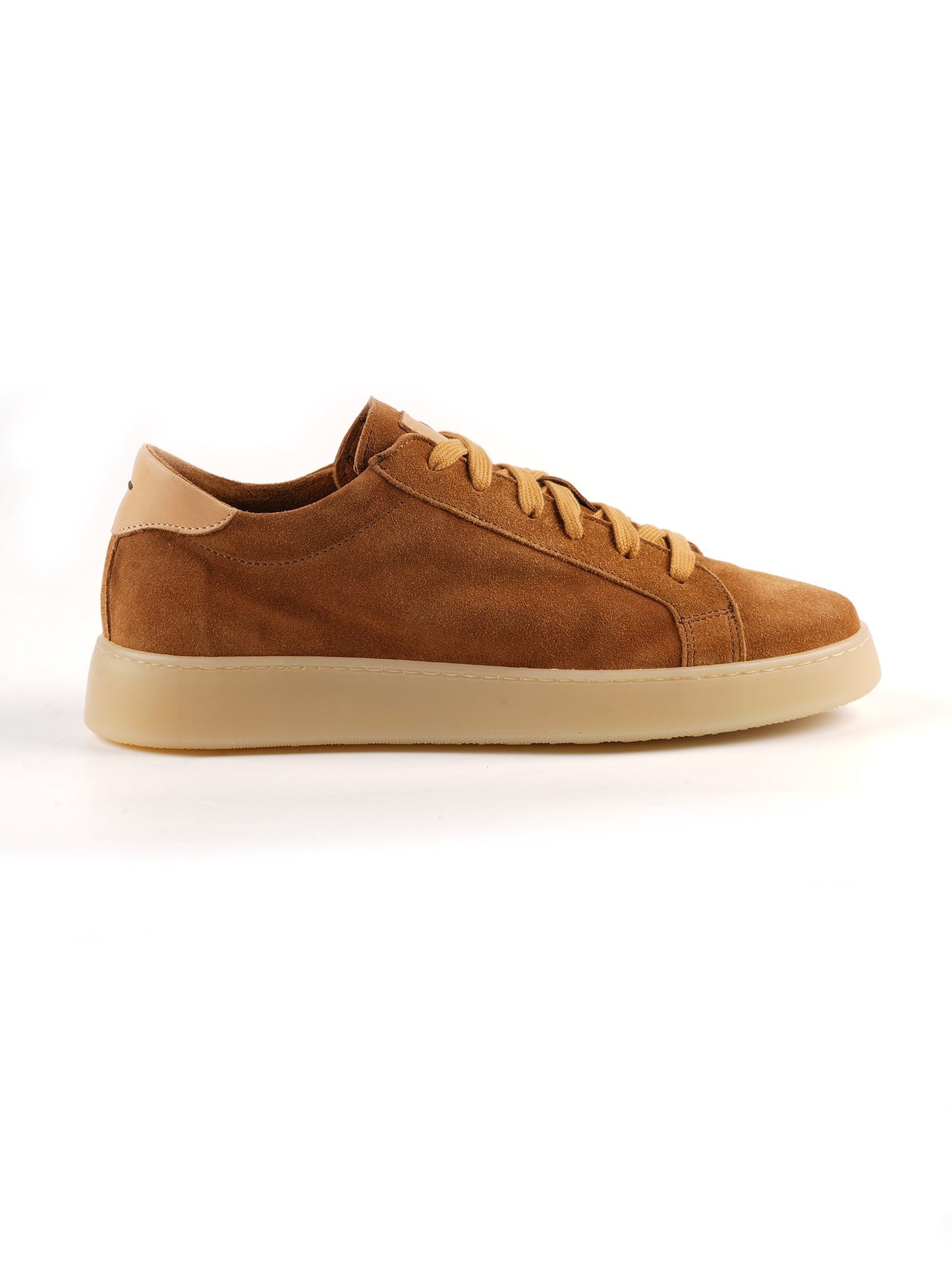 Baskets basses en daim camel