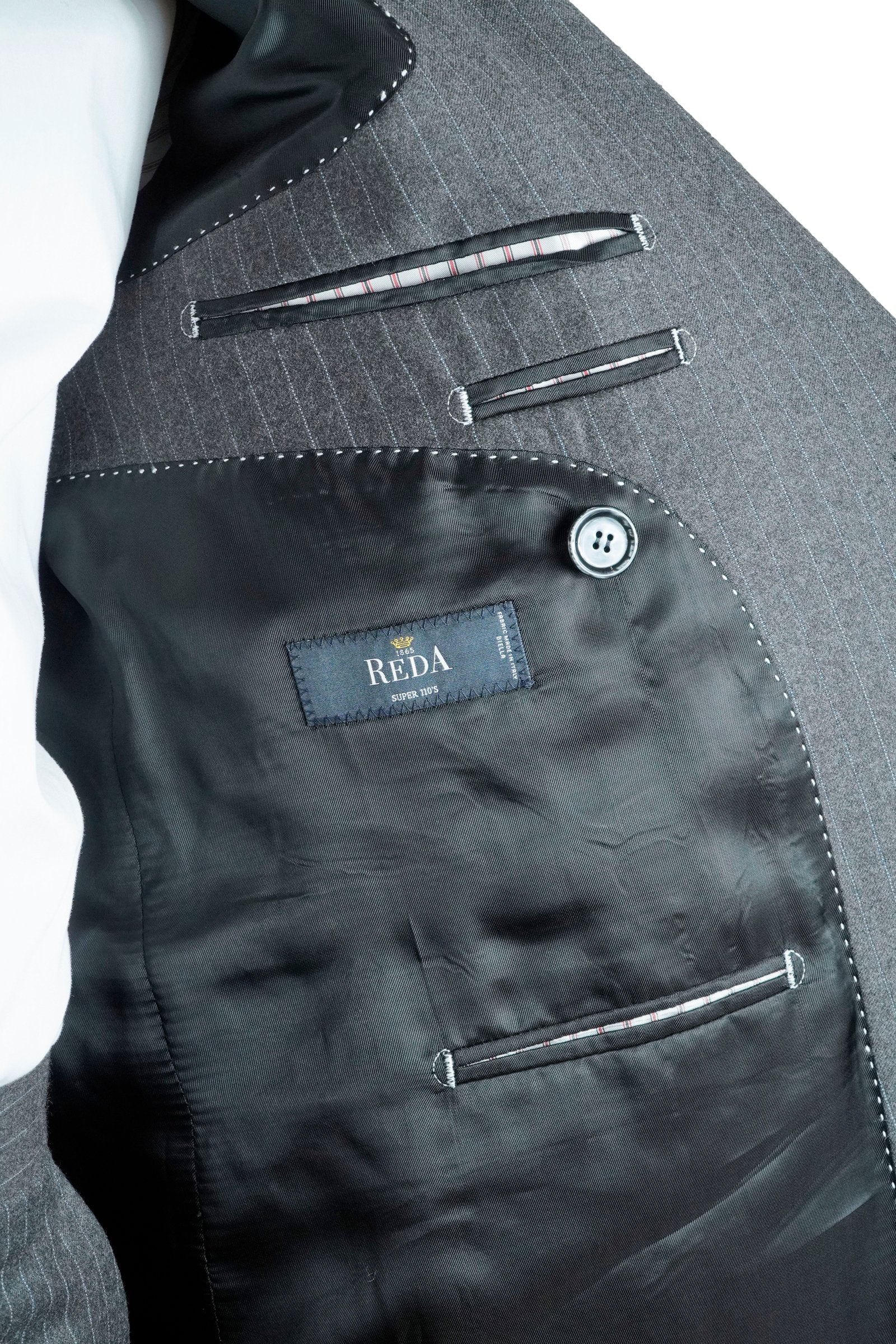 Smoking HUGO BOSS en laine REDA Super 100, taille 52 (42R) - Vêtements Smoking HUGO BOSS en laine REDA Super 100, taille 52 (42R) - Vêtements
